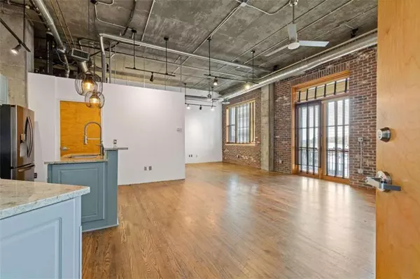 Atlanta, GA 30305,3235 Roswell RD #818