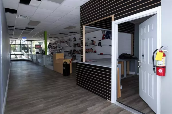 Peachtree Corners, GA 30092,3476 Holcomb Bridge Rd #L&M