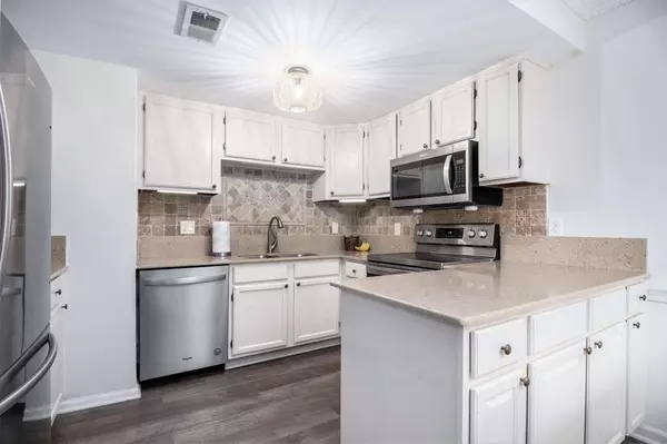 Roswell, GA 30075,1010 Sasha LN