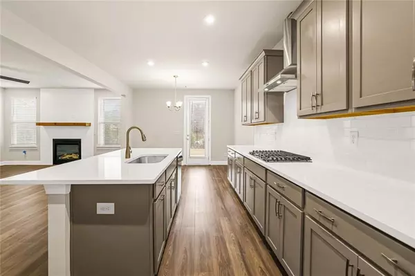 Kennesaw, GA 30144,639 Tigers Eye TER NE