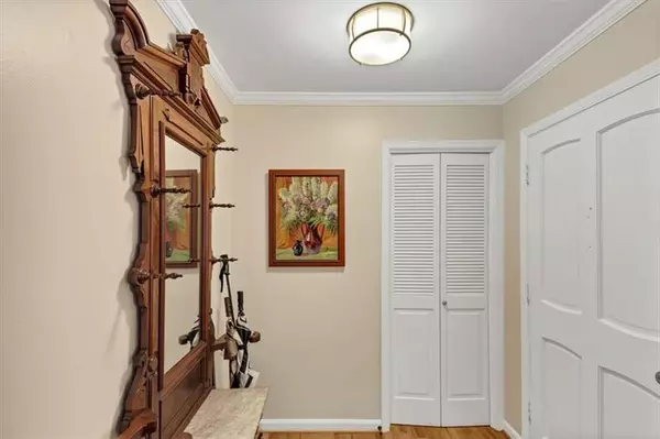 Atlanta, GA 30327,30 Chaumont SQ NW