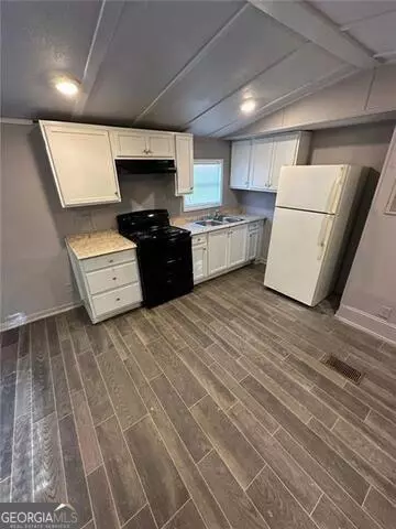 114 SKYLAND DR E, Locust Grove, GA 30248