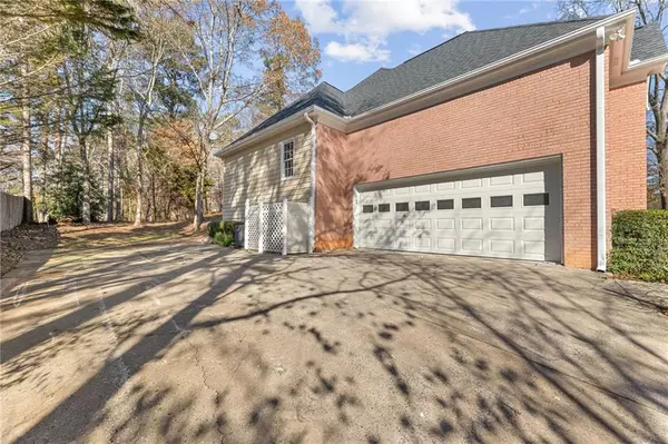 Sugar Hill, GA 30518,534 Emerald Lake LN