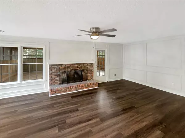 Atlanta, GA 30328,7040 Northgreen DR