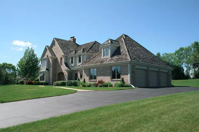 114 E Trillium RD, Mequon, WI 53092