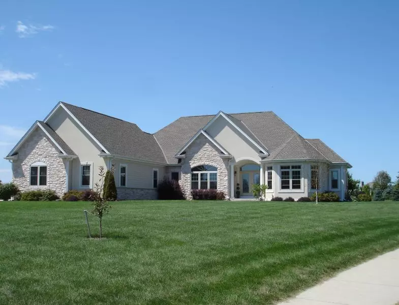 363 Sunshine Dr, Hartland, WI 53029