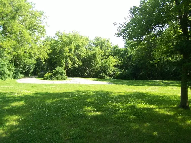 695 S Lakeshore Dr, Fontana, WI 53125