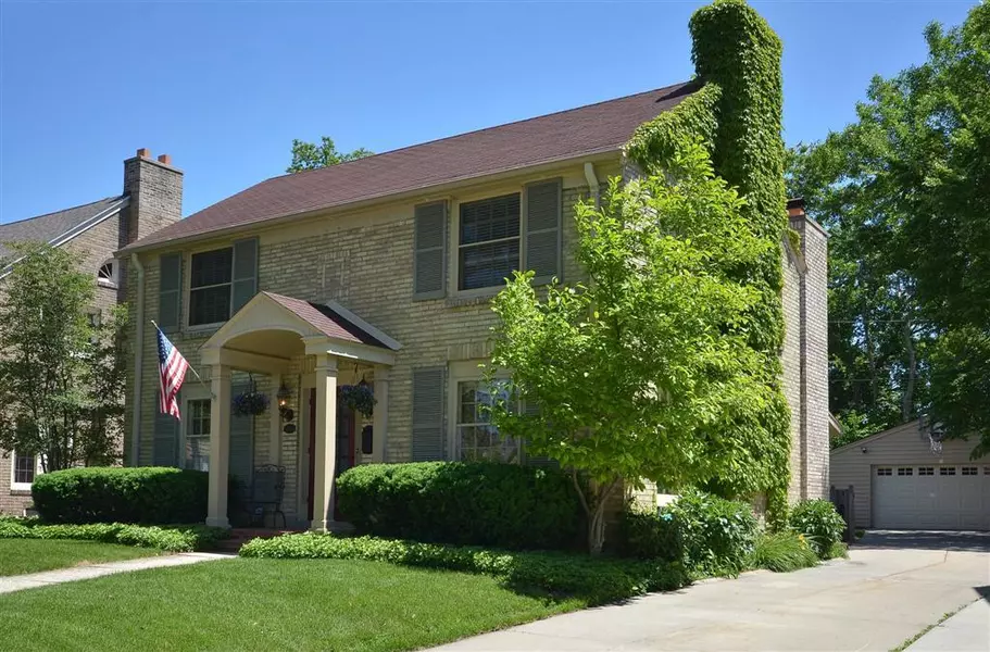 6244 N Bay Ridge Ave, Whitefish Bay, WI 53217