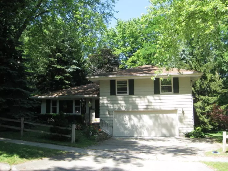 242 S Greenfield Ave, Waukesha, WI 53186