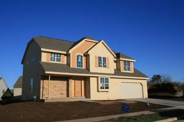 2106 Deer Path, Waukesha, WI 53189