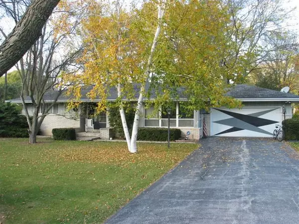 Mequon, WI 53092,2400 W Glenbrook Ln