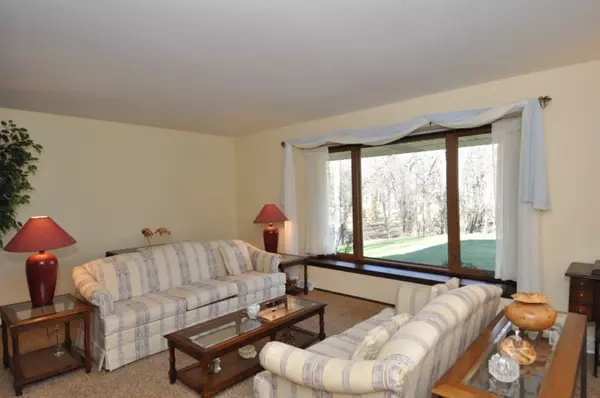 Mequon, WI 53092,5017 W Kathleen Ln