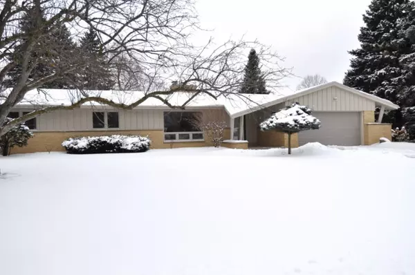 6997 N Bethmaur Ln, Glendale, WI 53209