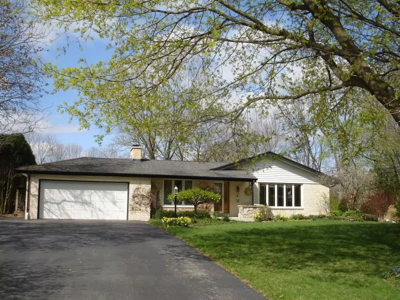 W235N1061 Busse Rd, Pewaukee, WI 53188