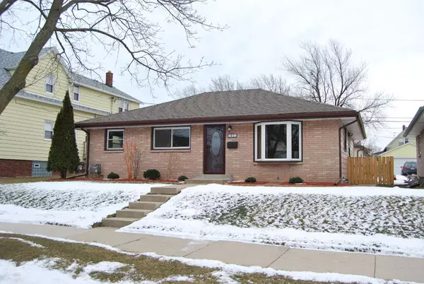 3821 E Squire Ave, Cudahy, WI 53110