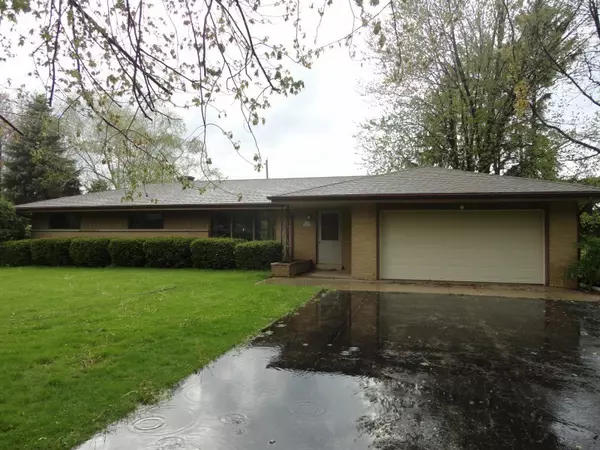 W128N8485 Revere Rd, Menomonee Falls, WI 53051