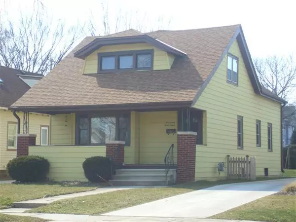 1747 N 73rd St, Wauwatosa, WI 53213