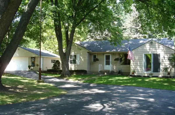 N11W24108 River Ln, Pewaukee, WI 53188