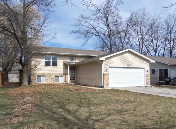 1088 102nd St, Pleasant Prairie, WI 53158