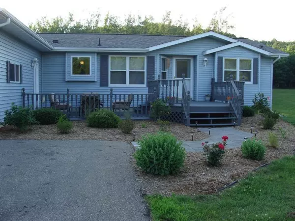 9524 JAMES, Leon, WI 54656