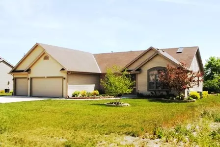 8768 S Nicholson Rd, Oak Creek, WI 53154