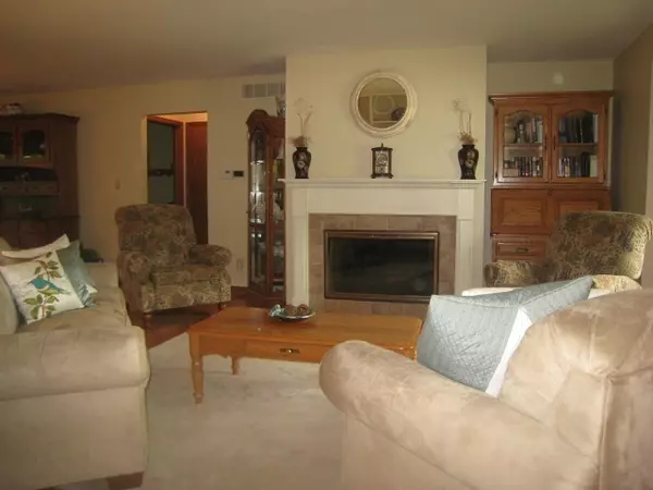 Twin Lakes, WI 53181,1230 Winged Foot Dr