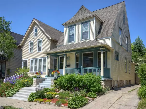 2257 N Summit Ave, Milwaukee, WI 53202