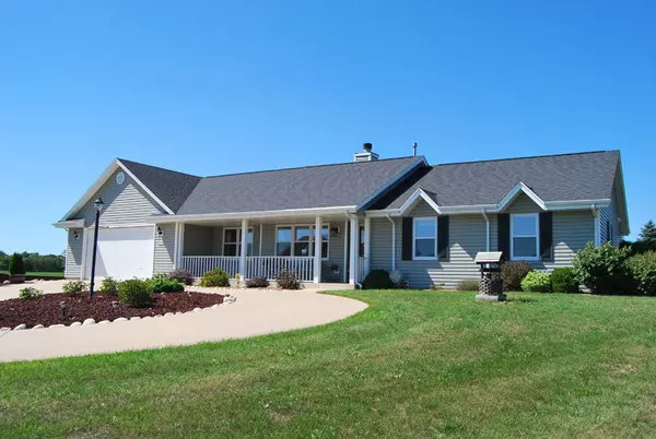 N95W25938 Rivers Hollow Ct, Lisbon, WI 53017