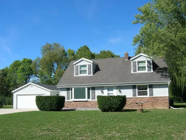 13658 W Honey Ln, New Berlin, WI 53151