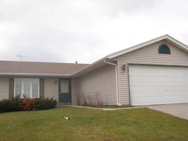 1224 Whispering Pines Dr, Delavan, WI 53115