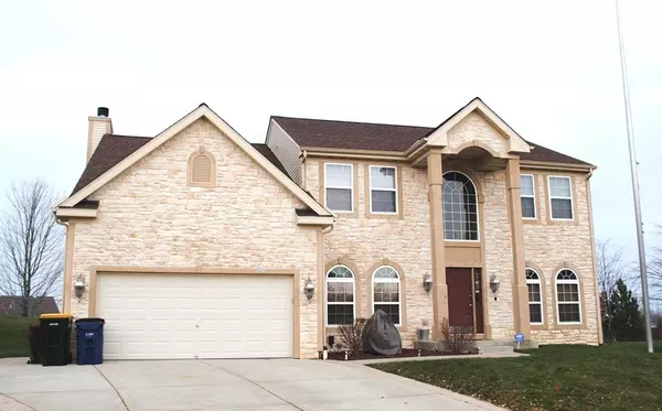 8426 S Saddle Ct, Oak Creek, WI 53154