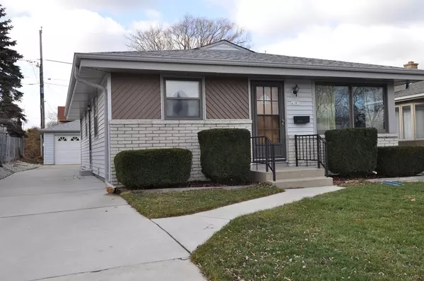 4181 S Mccarty Ave, Saint Francis, WI 53235