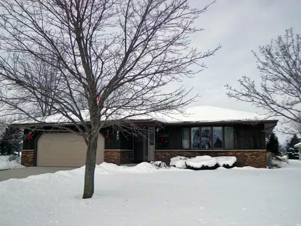 980 Huron Trl, Sheboygan Falls, WI 53085