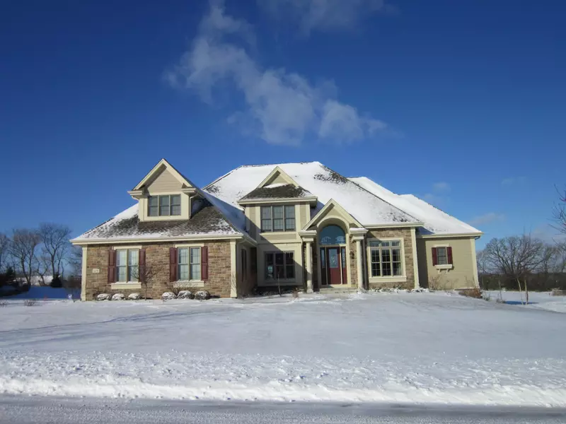 1278 Mary Hill Cir, Hartland, WI 53029