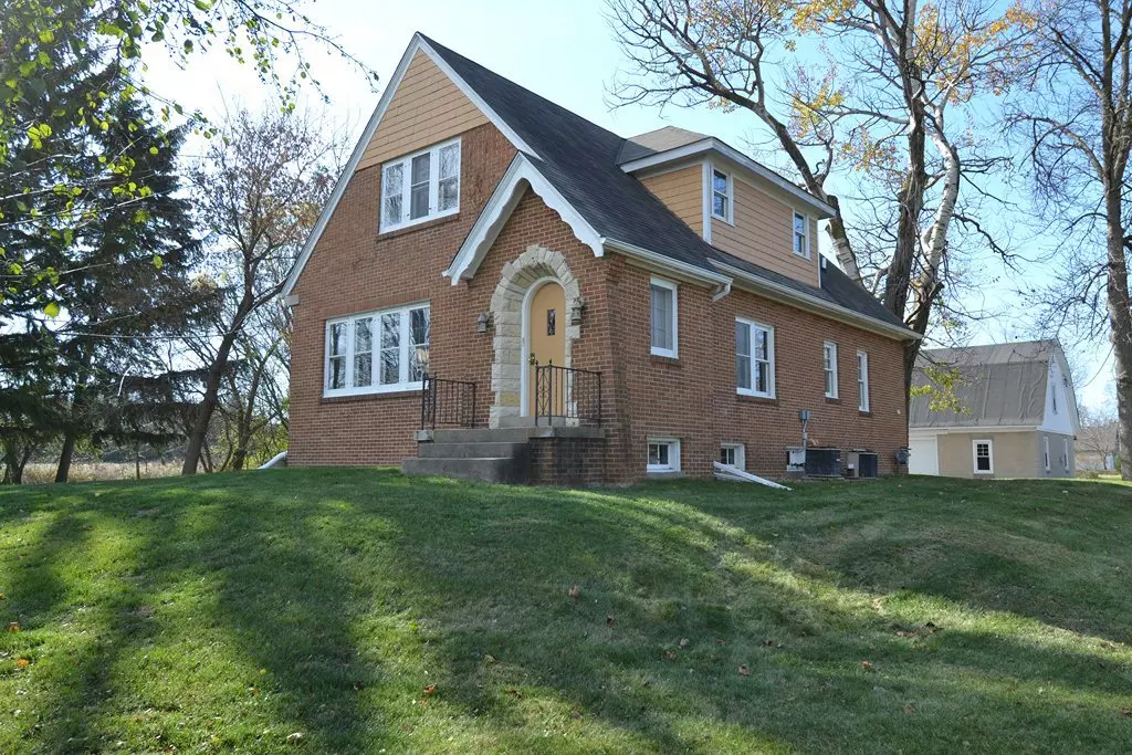 Mequon, WI 53092,4523 W Willow Rd