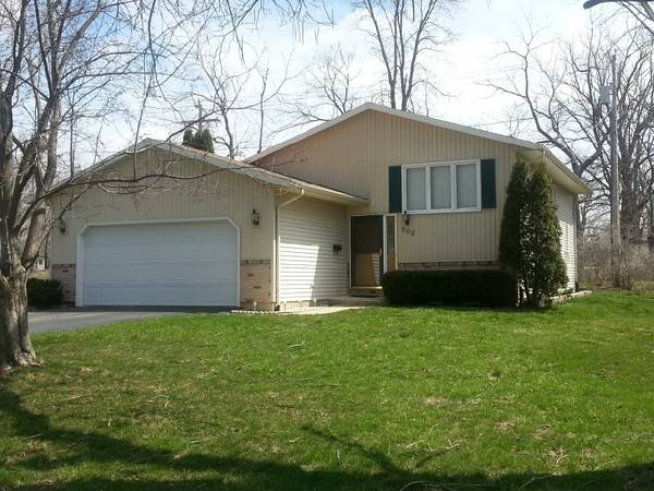 502 Lois St, Mukwonago, WI 53149