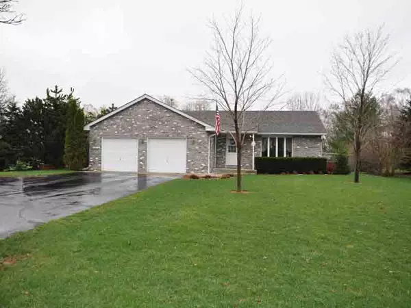 424 Kettle Moraine Dr, Eagle, WI 53119