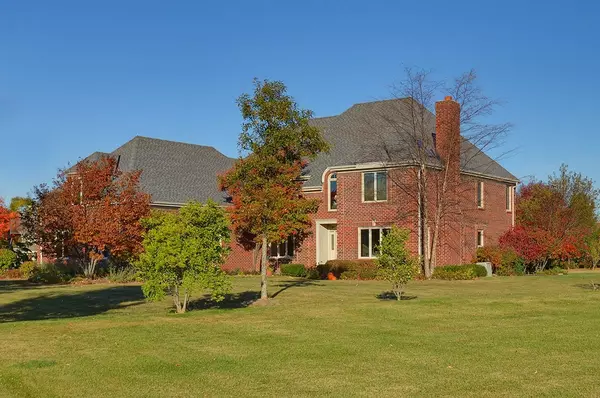 7832 W Rolling Field Dr, Mequon, WI 53097
