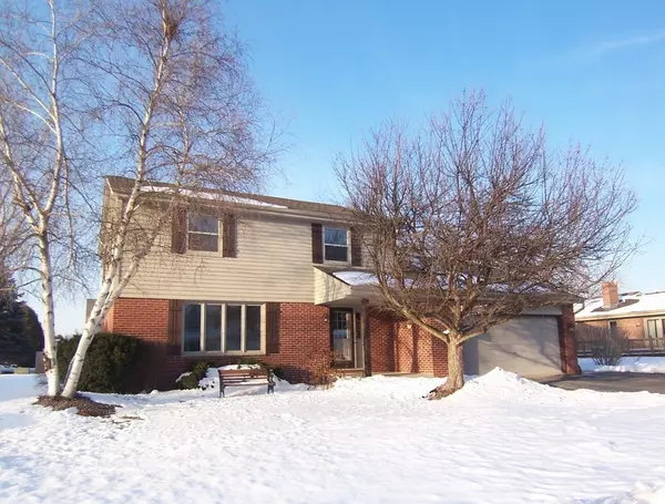 1600 Secretariat Ln, Caledonia, WI 53402