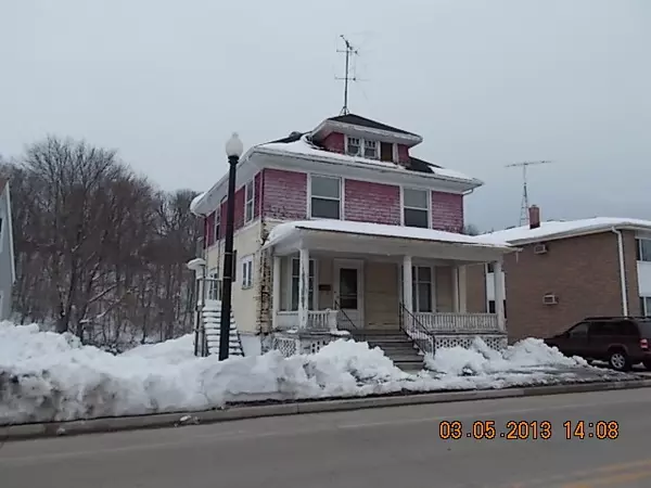 118 Broadway St, Sheboygan Falls, WI 53085