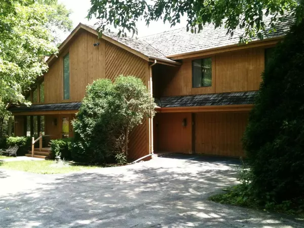 500 Meadow Ln, Elm Grove, WI 53122