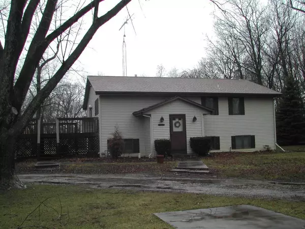 6815 W Lakeshore Dr, Sugar Creek, WI 53121