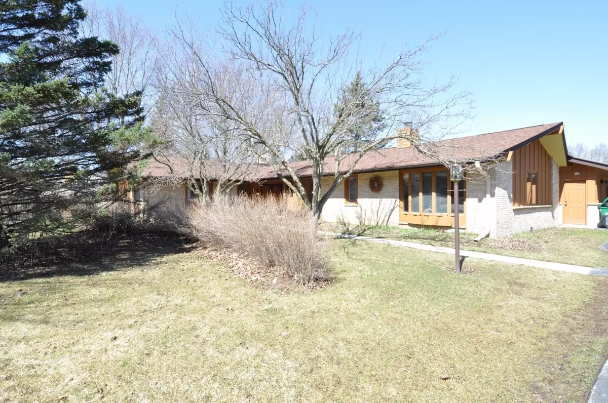 Mequon, WI 53092,11307 Lilac Ln