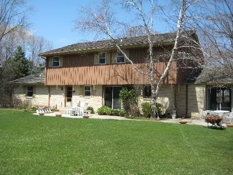 Mequon, WI 53092,423 W Seacroft Ct