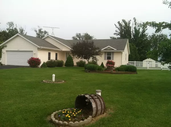 W5651 Canary Rd, Sugar Creek, WI 53121