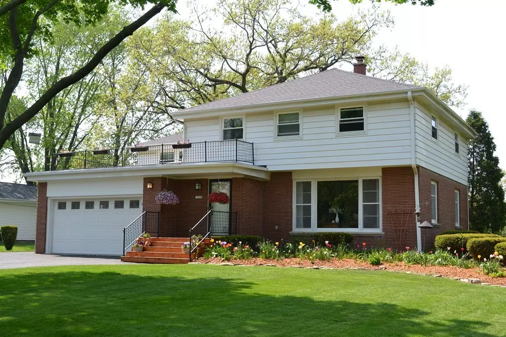 Franklin, WI 53132,12120 W Woodcrest Cir