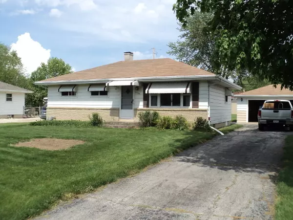 8934 S 11th Ave, Oak Creek, WI 53154