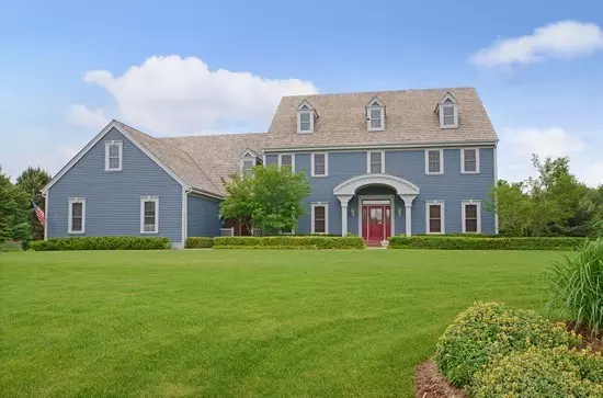 Delafield, WI 53018,204 E Laurel Cir