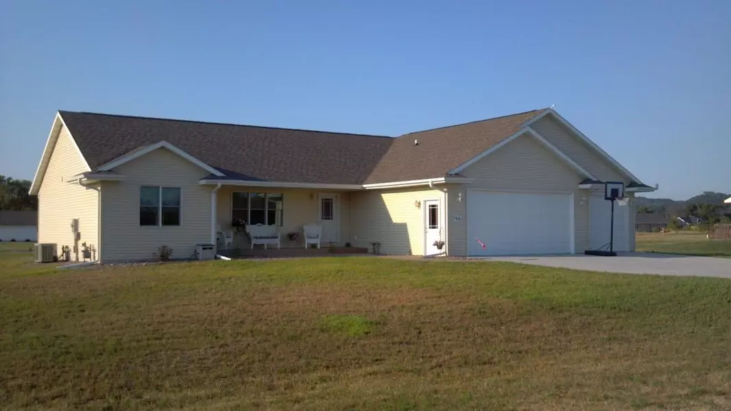 W8002 PRAIRIE MEADOWS St, Holland, WI 54636