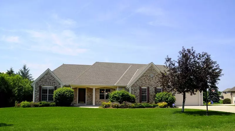 W263N2405 Deer Haven Dr, Pewaukee, WI 53072